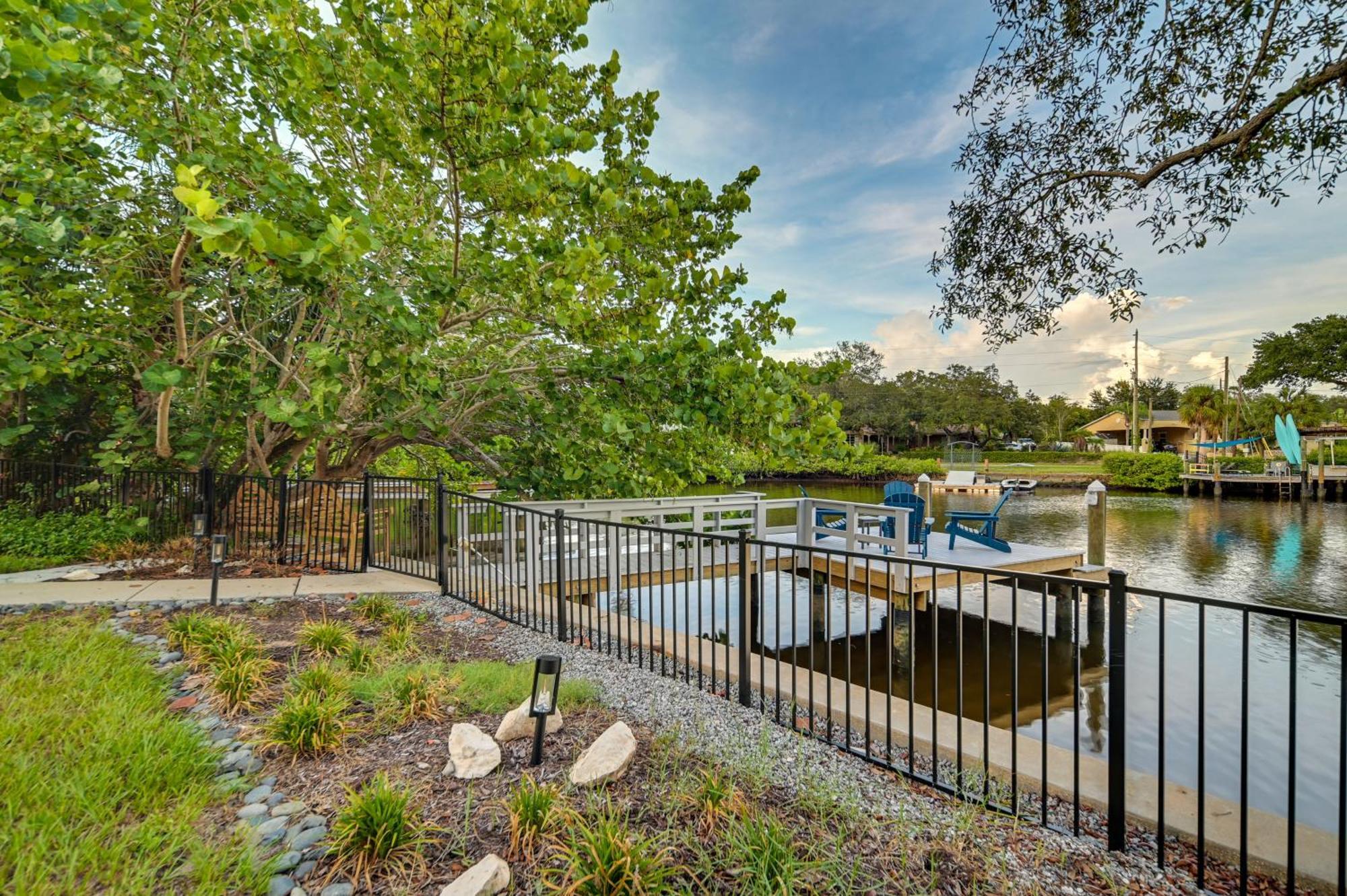 Pet-Friendly Waterfront Home - 2 Mi To Beach! Tarpon Springs Exterior foto